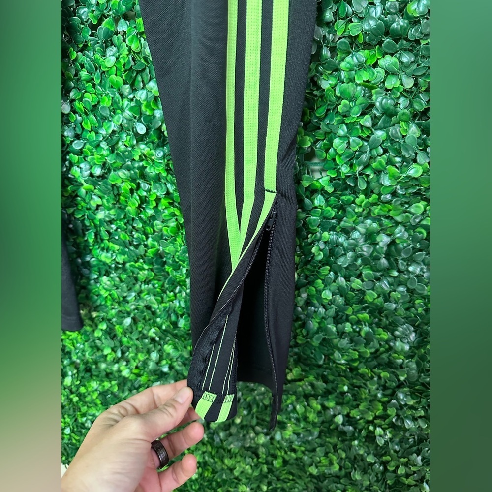 Adidas tricot black/multi colored boys track pants sz Medium - Picture 4 of 9